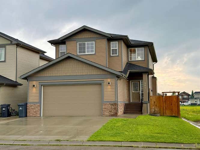 864 Hampshire Crescent NE