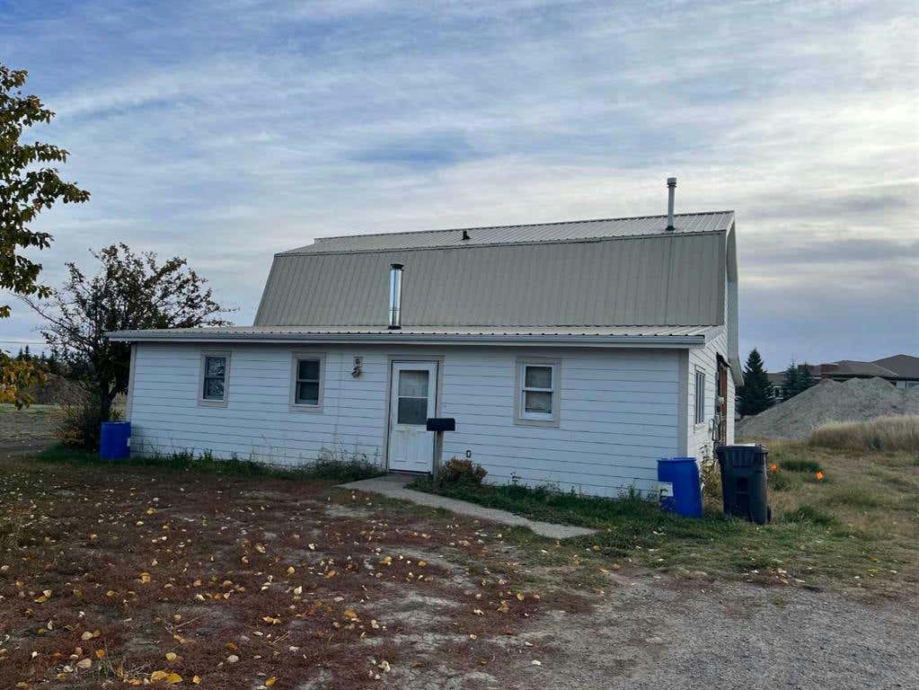 325S 100 W, Raymond, AB T0K 2S0 House For Sale | RE/MAX | A2173613