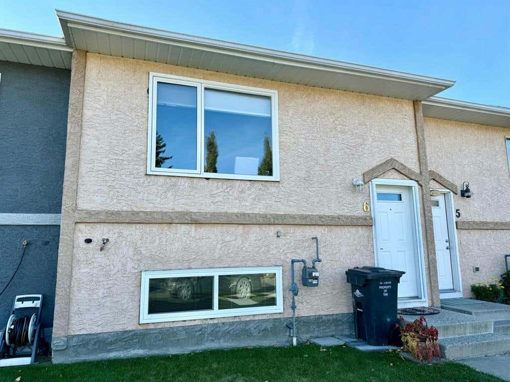 6, 131 8 Avenue SE, High River, AB T1V 1R8 Townhouse For Sale RE/MAX