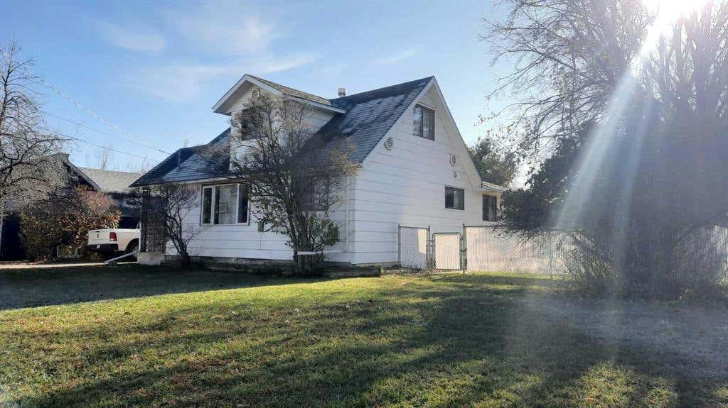 1111 2 Avenue W, Drumheller, AB T0J0Y2 House For Sale RE/MAX A2175595