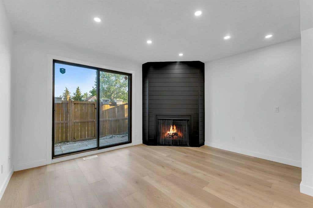 87, 2511 38 Street NE, Calgary, AB T1Y 4M7 Townhouse For Sale RE/MAX