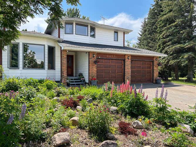 4453 Silverwood Crescent