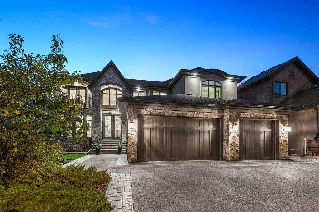 32 Aspen Ridge Manor SW, Calgary, AB T3H 0T4 House For Sale RE/MAX