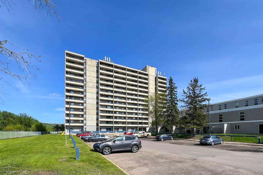 1011-13221 MACDONALD DRIVE