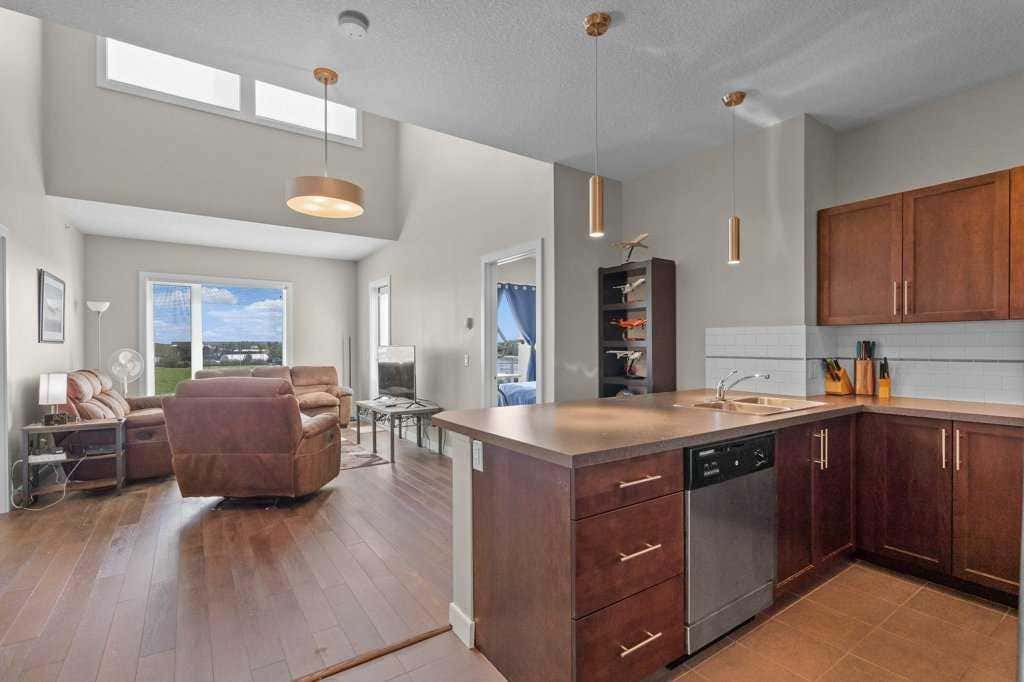 2418, 604 East Lake Boulevard NE, Airdrie, AB T4A 0G5 Condo