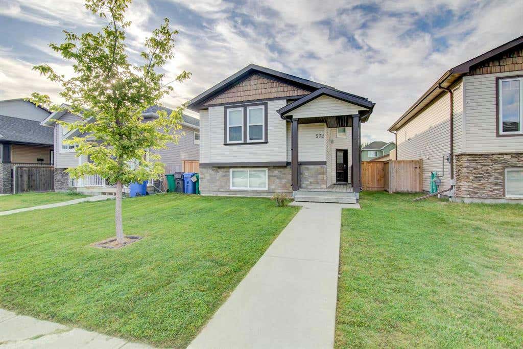 572 Sunridge Crescent W, Lethbridge, AB T1J 0T4 House For Sale RE/MAX