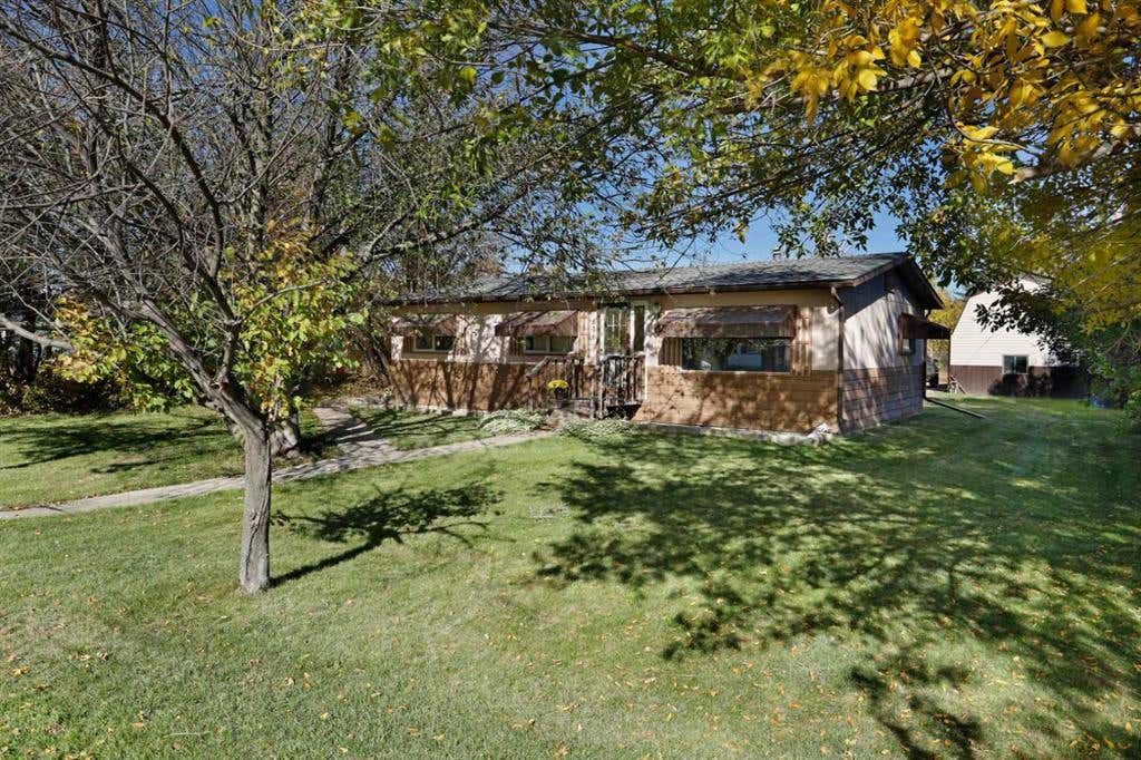 616 3 Avenue, Bassano, AB T0J0B0 House For Sale RE/MAX A2174229