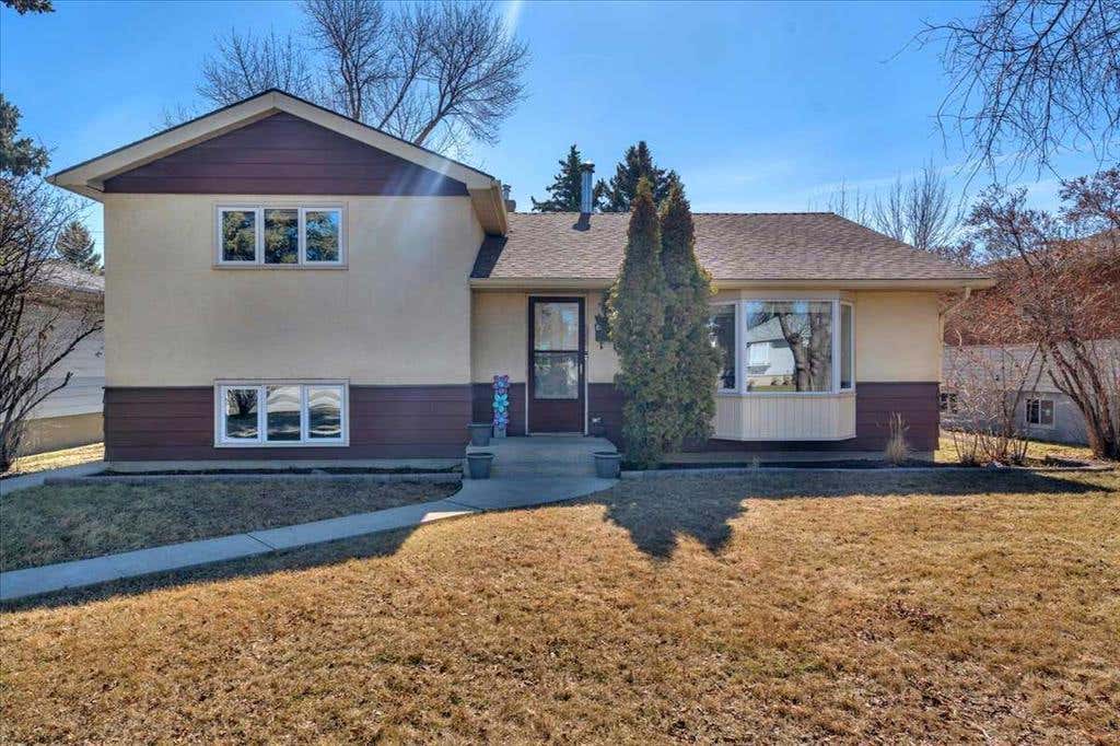 568 NORTHMOUNT DRIVE NW