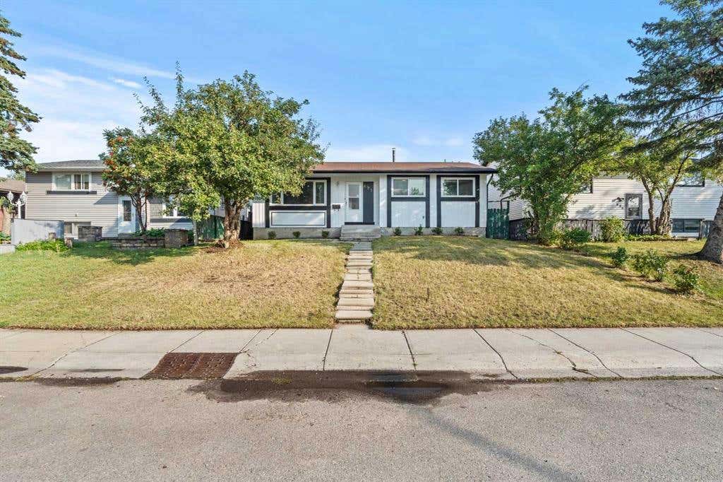 891 Pinecliff Drive NE, Calgary, AB T1Y 3Y3 House For Sale RE/MAX