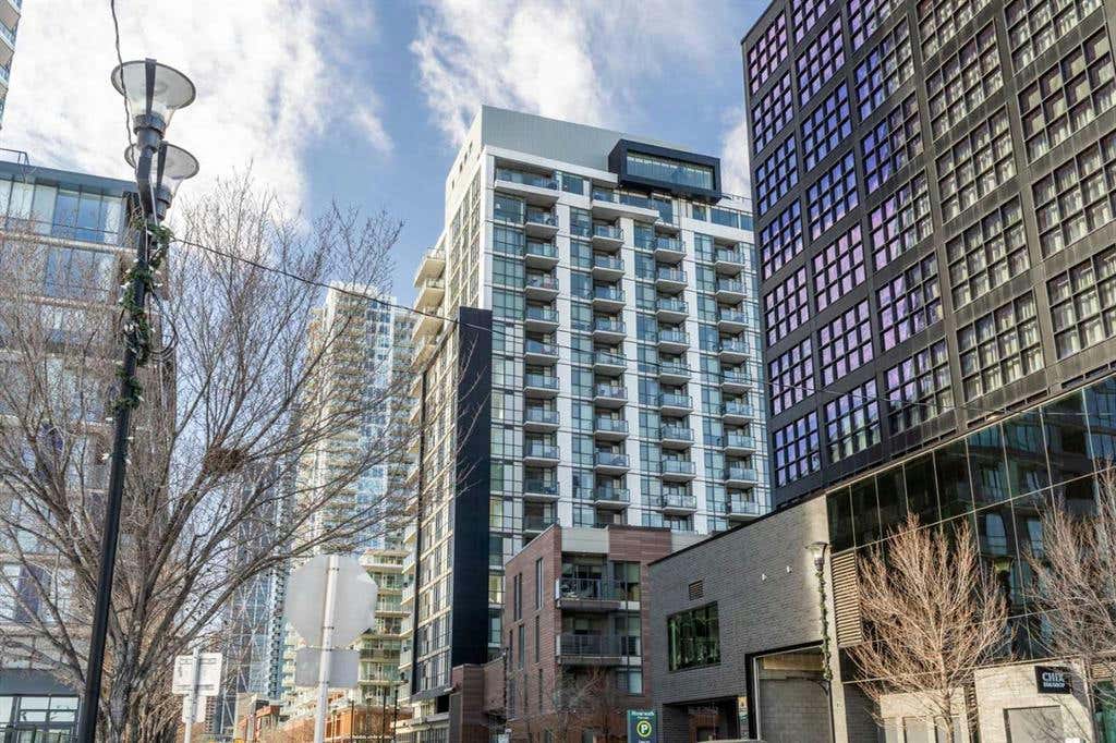 303, 550 Riverfront Avenue SE, Calgary, AB T2G 1E5 Condo For Sale RE