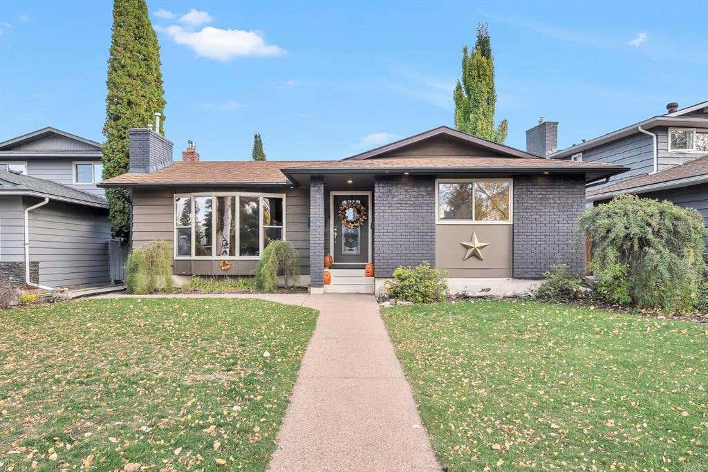 20 Lake Lucerne Close SE, Calgary, AB T2J 3H8 House For Sale RE/MAX