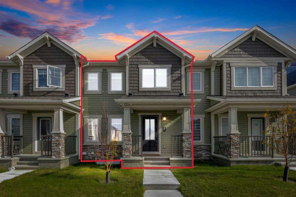 226 Cityside Grove NE, Calgary, AB T3N0P3 Townhouse For Sale RE/MAX