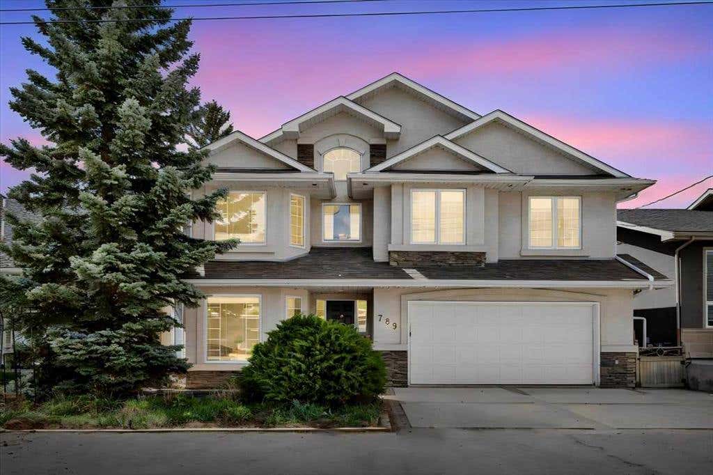 789 EAST CHESTERMERE DRIVE