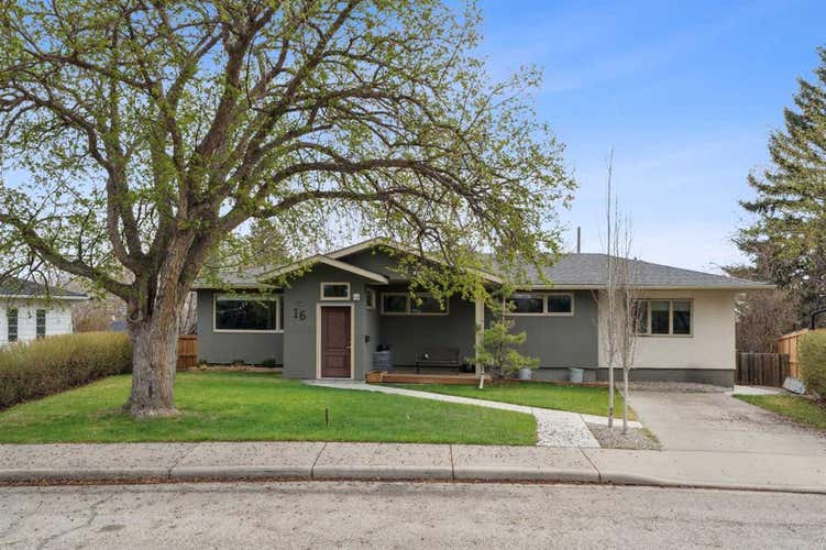 16 MEADOWLARK Crescent SW