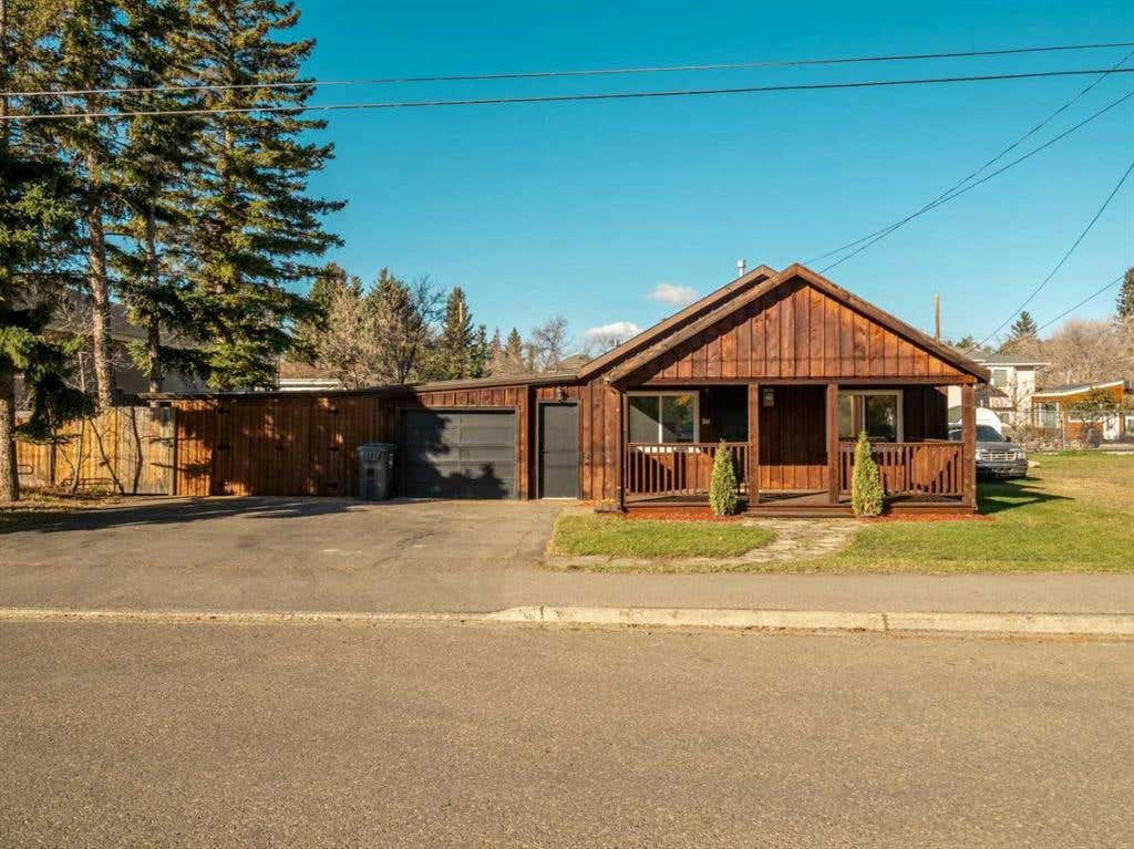 1114 John Avenue, Pincher Creek, AB T0K1W0 House For Sale RE/MAX A2173949