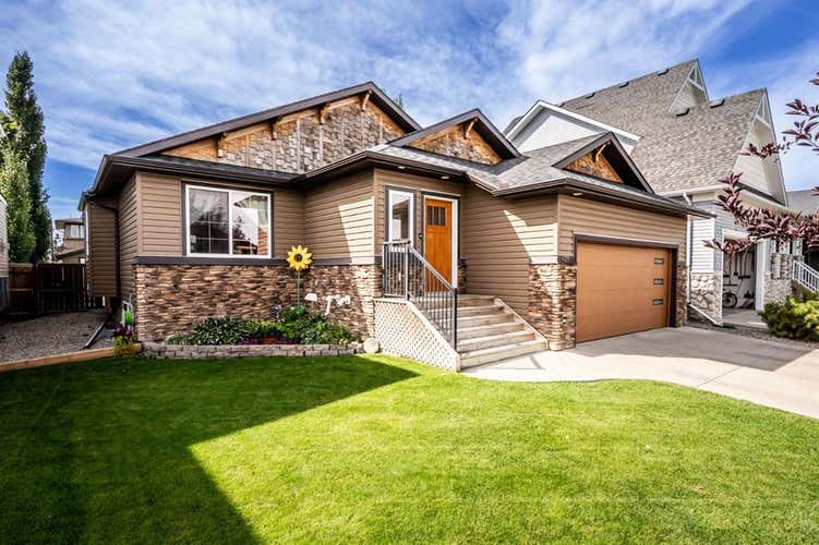 625 Hampshire Way NE