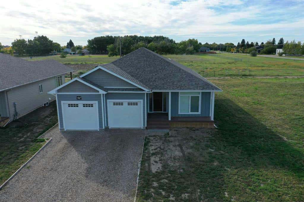 607 4 Street, Vauxhall, AB T0K 2K0 House For Sale RE/MAX A2168185