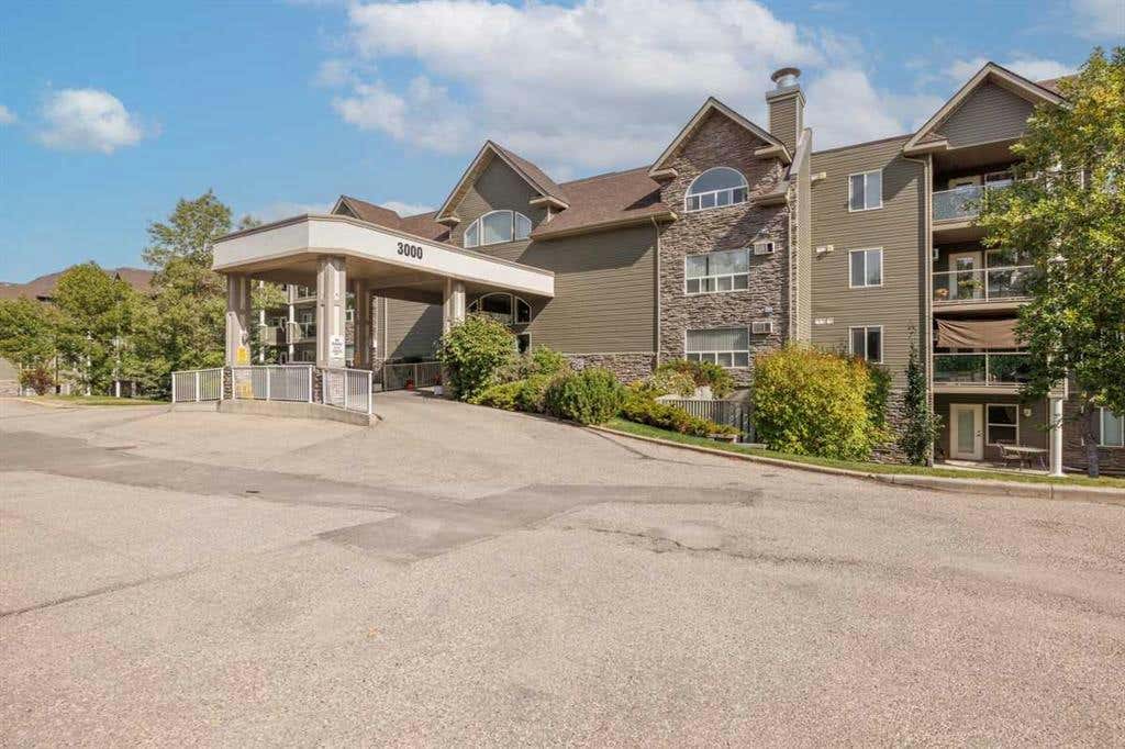 3214, 3000 Millrise Point SW, Calgary, AB t2y3w4 Condo For Sale RE