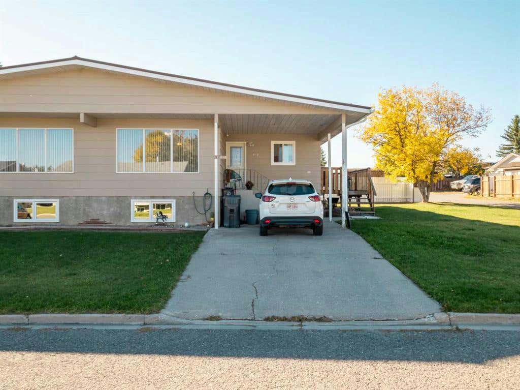 612 McDougall Street, Pincher Creek, AB T0K1W0 Duplex For Sale RE/MAX