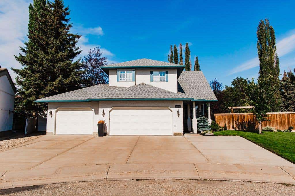 6110 93A Street, Grande Prairie, AB T8W2E4 House For Sale