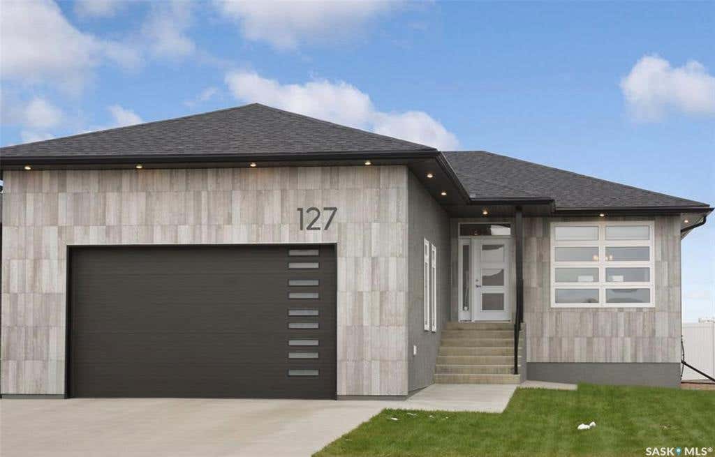 127 HODGES CRESCENT