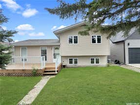 621 Broadway STREET W