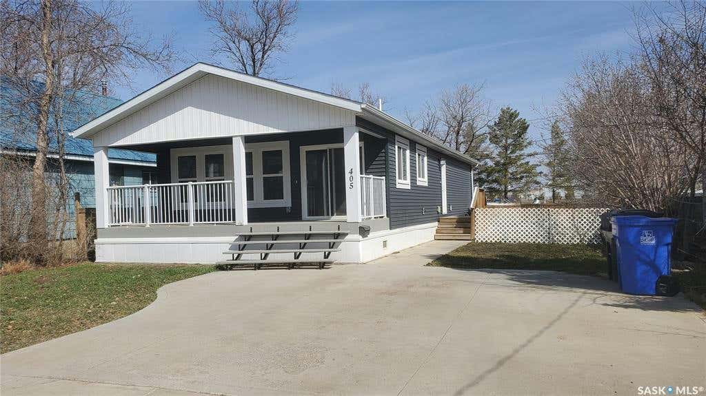 405 2nd SE AVENUE, Weyburn, SK S4H 1W9 House For Sale RE/MAX SK986887
