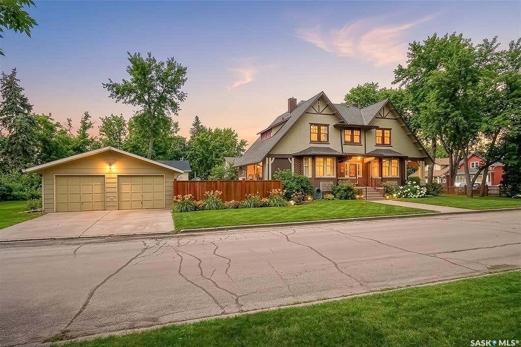 161 MARLBOROUGH STREET E