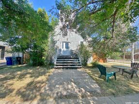 300 6th AVENUE W
