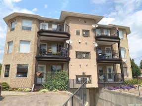 104-561 Broadway STREET W