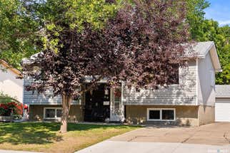 99 Magee CRESCENT