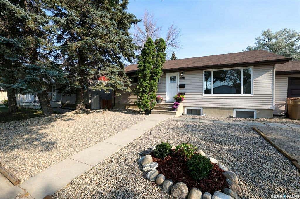 3704 SHERWOOD DRIVE, Regina, SK S4R 4A6 House For Sale RE/MAX SK983145