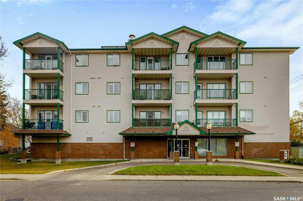 202 205 McIntyre N STREET, Regina, SK S4R 3B7 À vendre RE/MAX