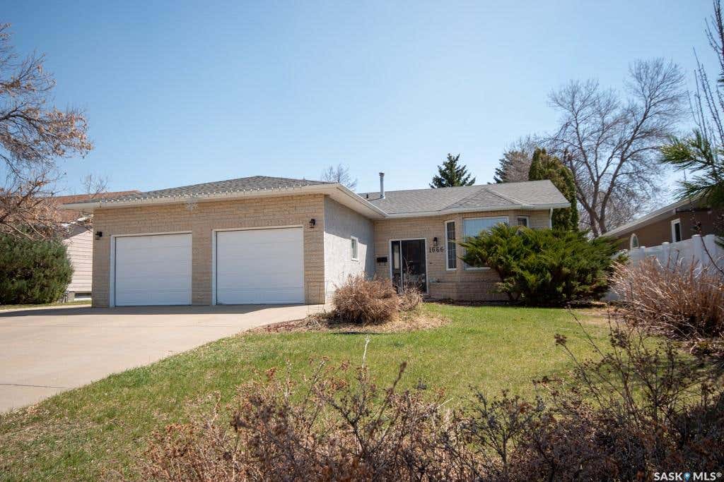 1666 MARSHALL CRESCENT