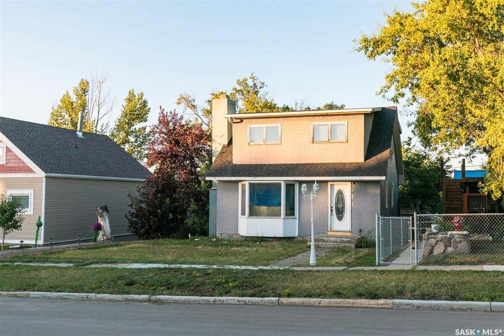306 Saskatchewan AVENUE, Kerrobert, SK S0L 1R0 House For Sale RE/MAX