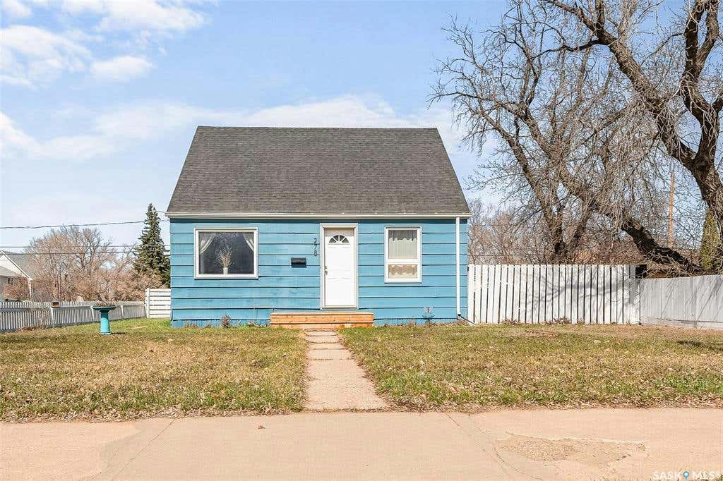 278 Coteau W STREET, Moose Jaw, SK S6H 5C7 House For Sale RE/MAX