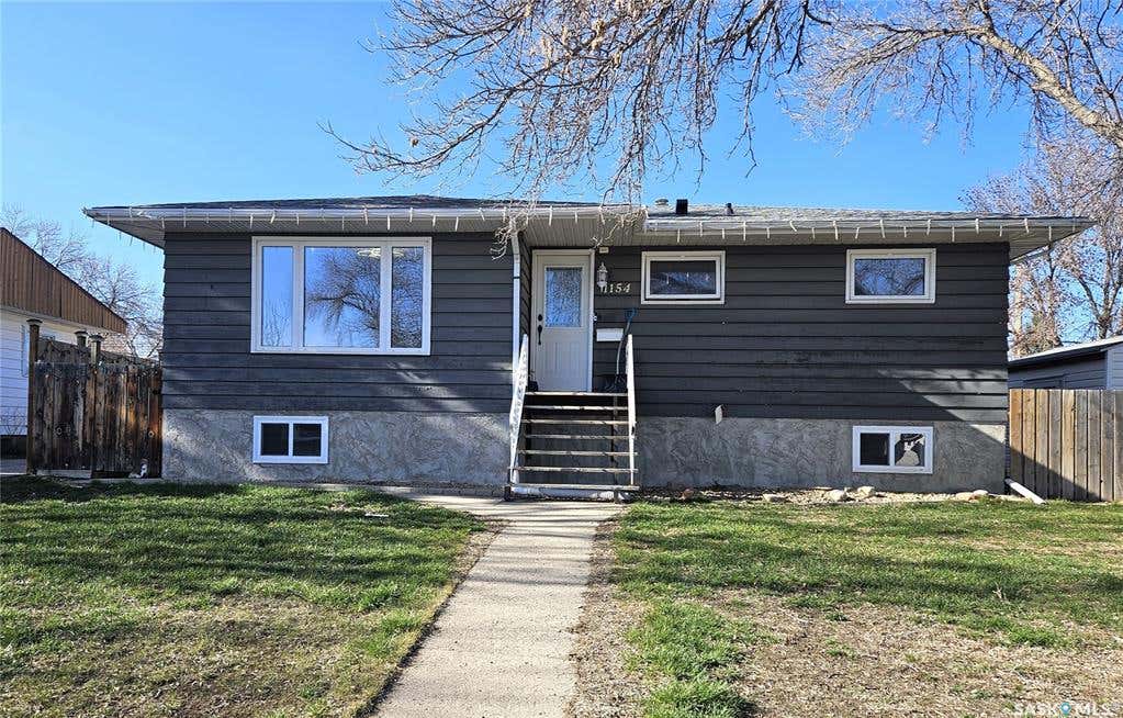 1154 CARIBOU STREET W