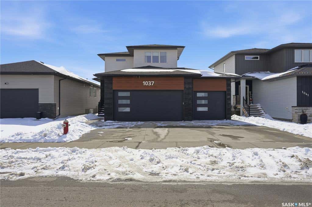 1037 MAPLEWOOD DRIVE