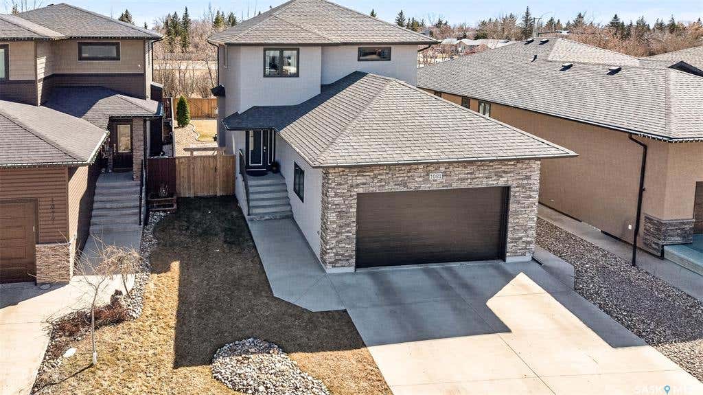 1081 MAPLEWOOD DRIVE