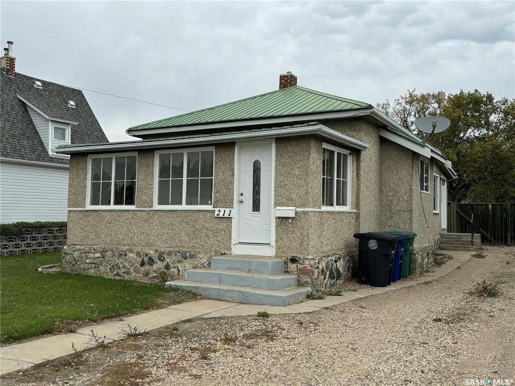 211 4th E AVENUE, Biggar, SK S0K 0M0 House For Sale RE/MAX SK984994