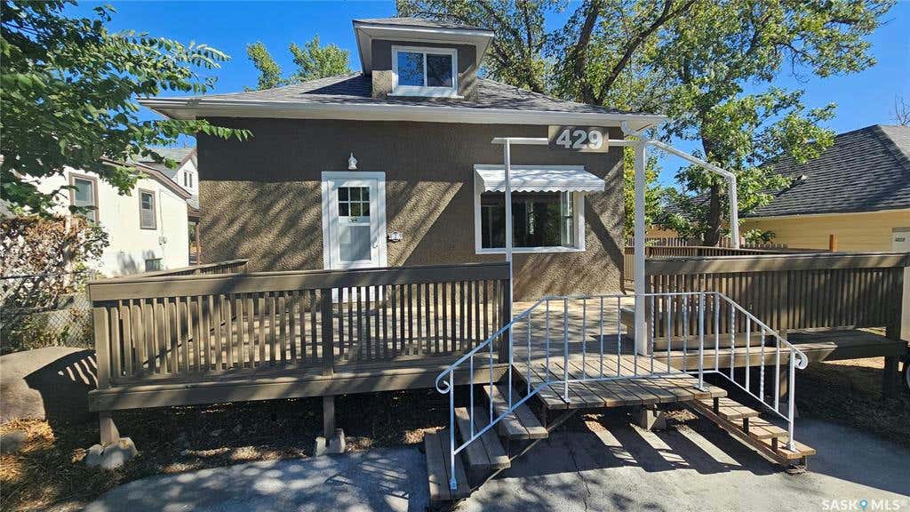 429 2nd NE AVENUE, Swift Current, SK S9H 2E3 House For Sale RE/MAX