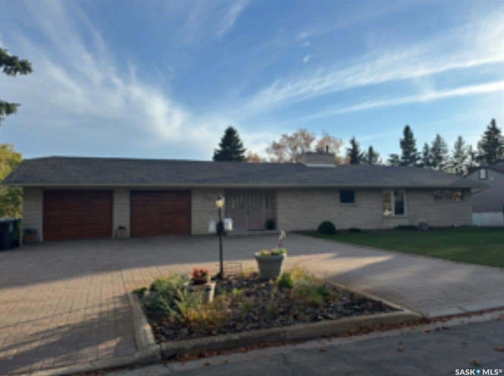 110 LOGAN CRESCENT E