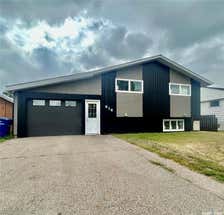 616 Maple ROAD W