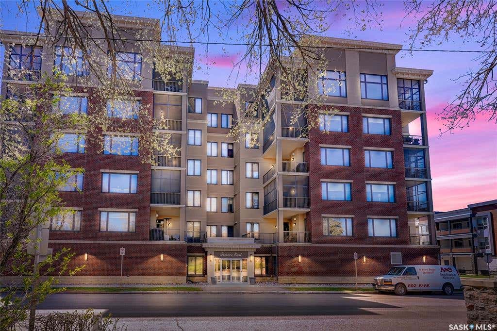 507-205 FAIRFORD STREET E