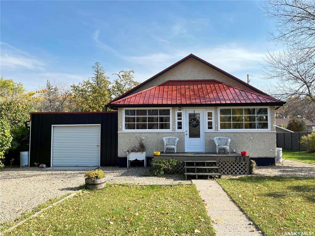 308 Jasper STREET, Maple Creek, SK S0N 1N0 House For Sale RE/MAX
