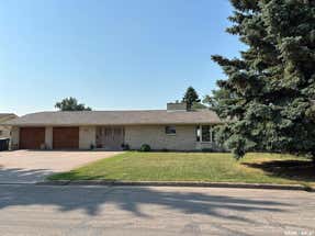 110 Logan CRESCENT E