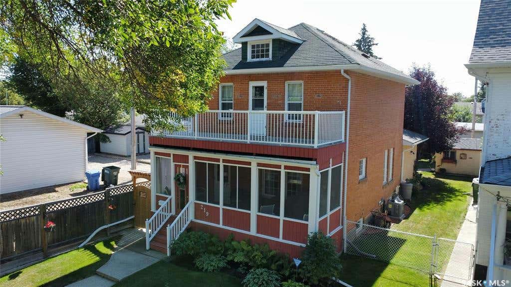219 21st W STREET, Prince Albert, SK S6V 4J1 House For Sale RE/MAX