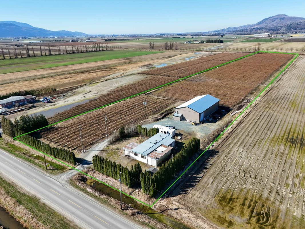 3815 INTERPROVINCIAL Hwy  