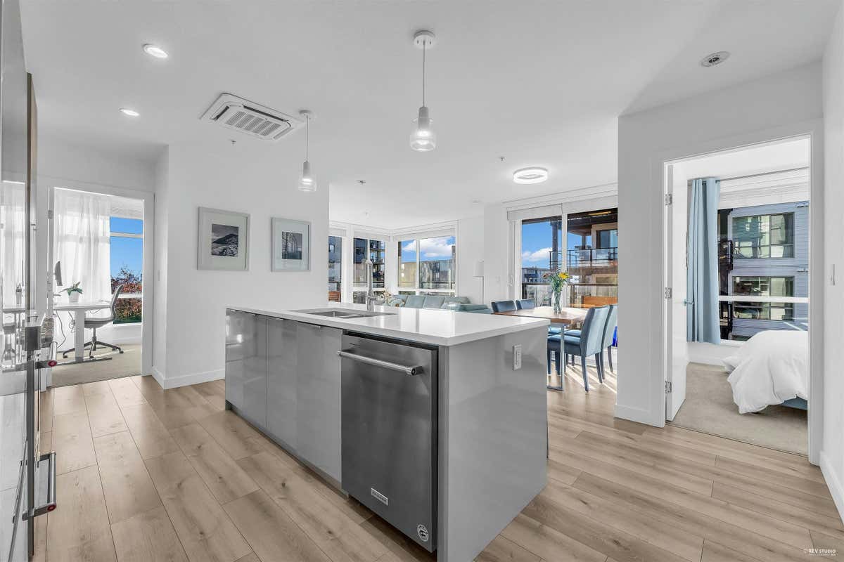 301 128 E 8TH STREET, North Vancouver, BC V7L 1Y7 Condo For Sale RE