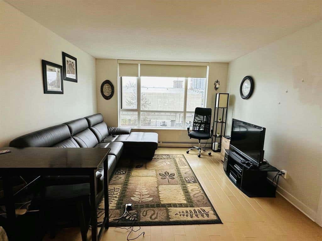 411 10777 UNIVERSITY Dr  